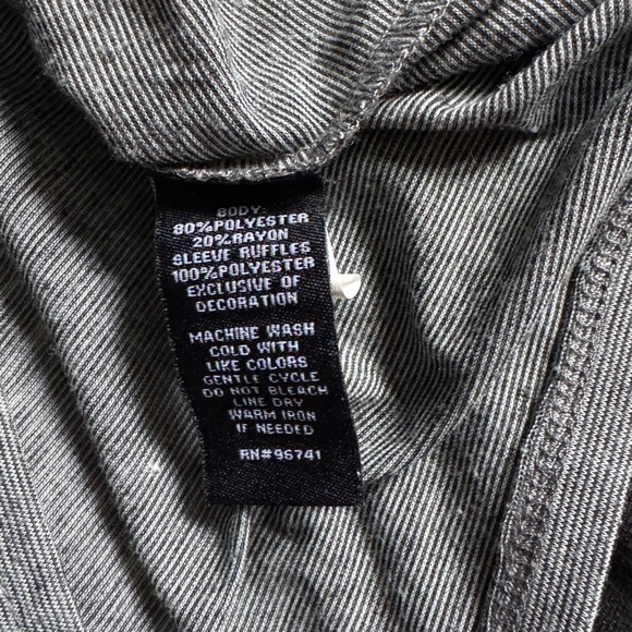 EUC!🥰 Signature Studio Gray Tee with Cream Lace & Black Pom Trim - Picture 6 of 6